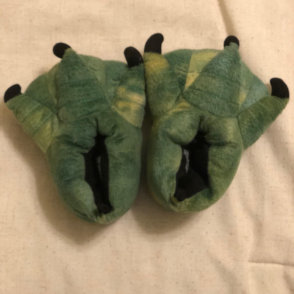 NWOT The Children’s Place Dinosaur 🦖 Slippers
